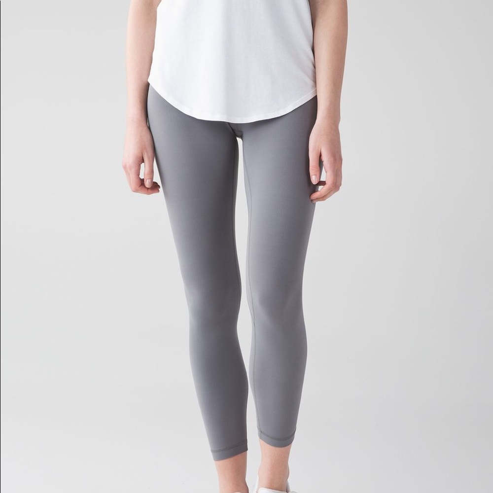 LOOKING ISO Lululemon Align Size 4 Leggings